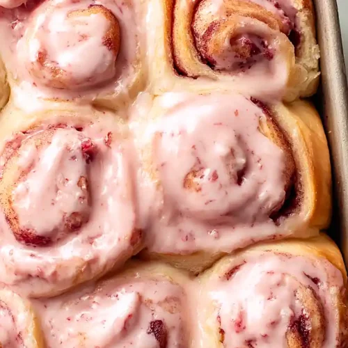 strawberry cinnamon rolls