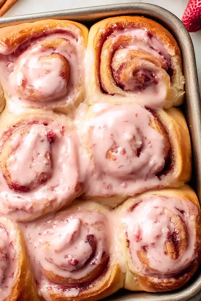 strawberry cinnamon rolls